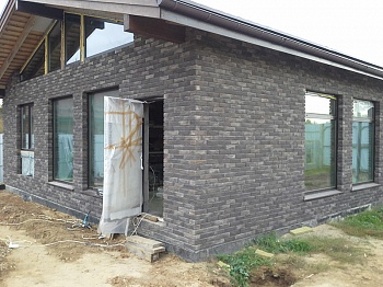 Одноэтажный дом с камином из кирпича ручной формовки Донские зори Бронницкий узорный
